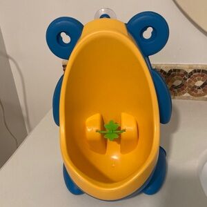 Frog potty training urinal for boys